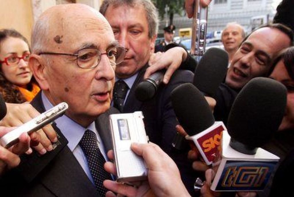 “Napolitano trdi popolno zgodovinsko neresnico”