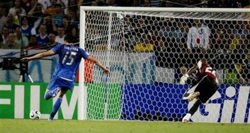 Italijani suvereno v polfinale