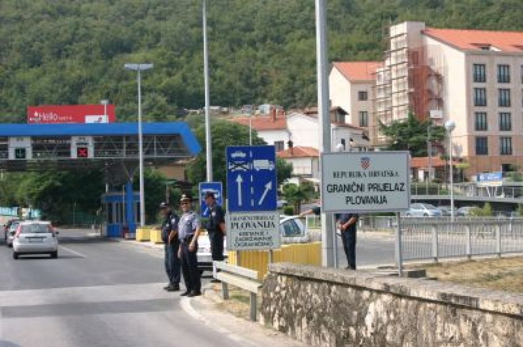 Ob Muri mirno, napeto pri Dragonji