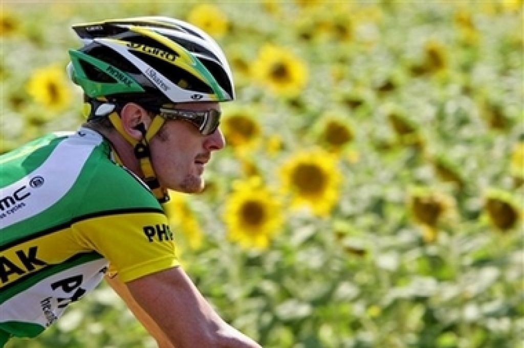Armstrong spet na kolo