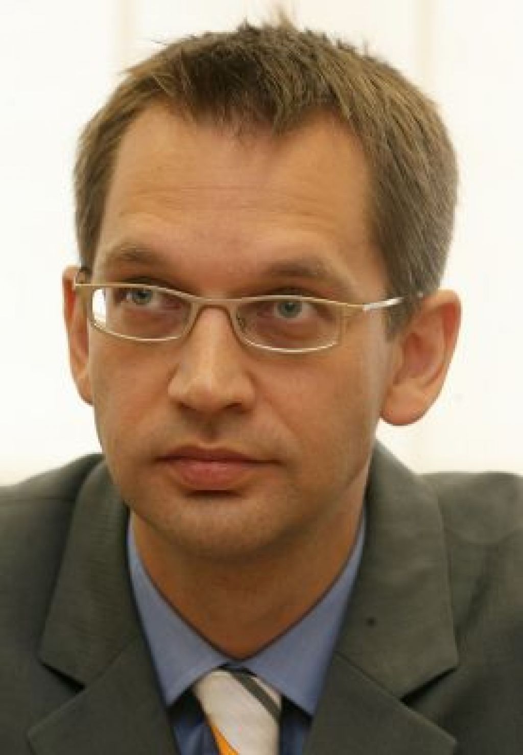 Začetek umika države iz upravljanja podjetij?