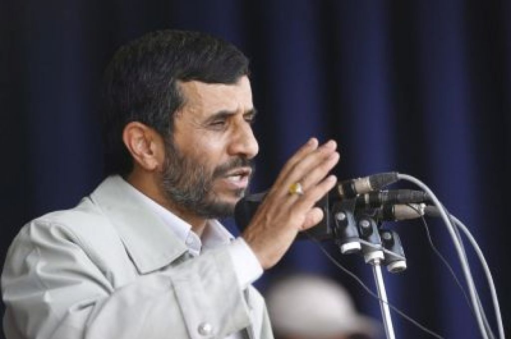 Ahmadinedžad: Irana na svoji &quot;jedrski&quot; poti ne bo ustavilo nič
