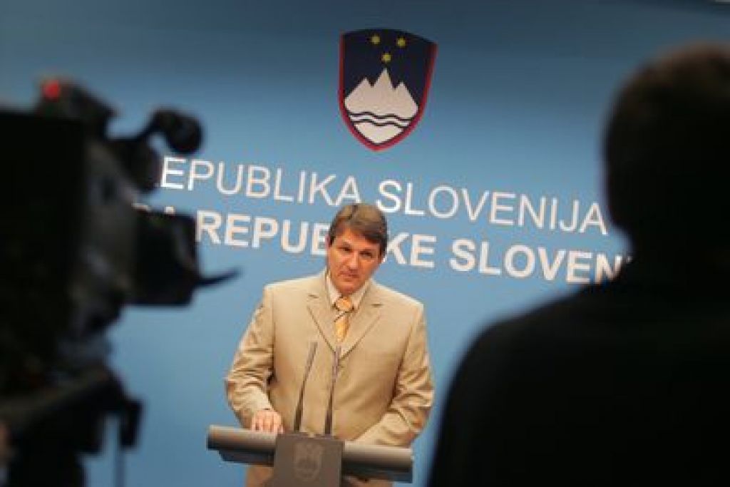Slovenija lani ni znižala javnofinančnega primanjkljaja