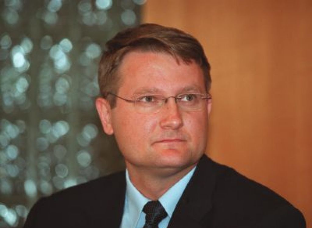 Slovenski diplomat na čelu Satelistskega centra EU