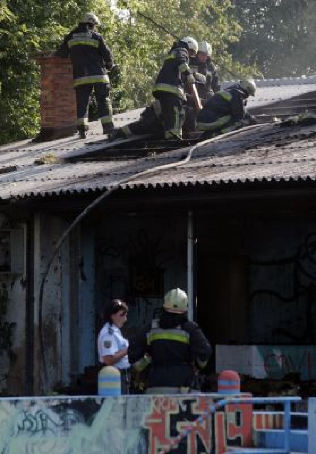 Zagorelo na opuščenem kopališču Kolezija
