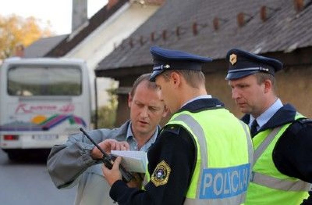 Voznika avtobusa ovadili zaradi prehitre vožnje
