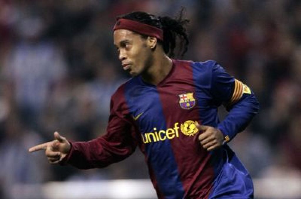 Ronaldinho še tretjič nogometaš leta?