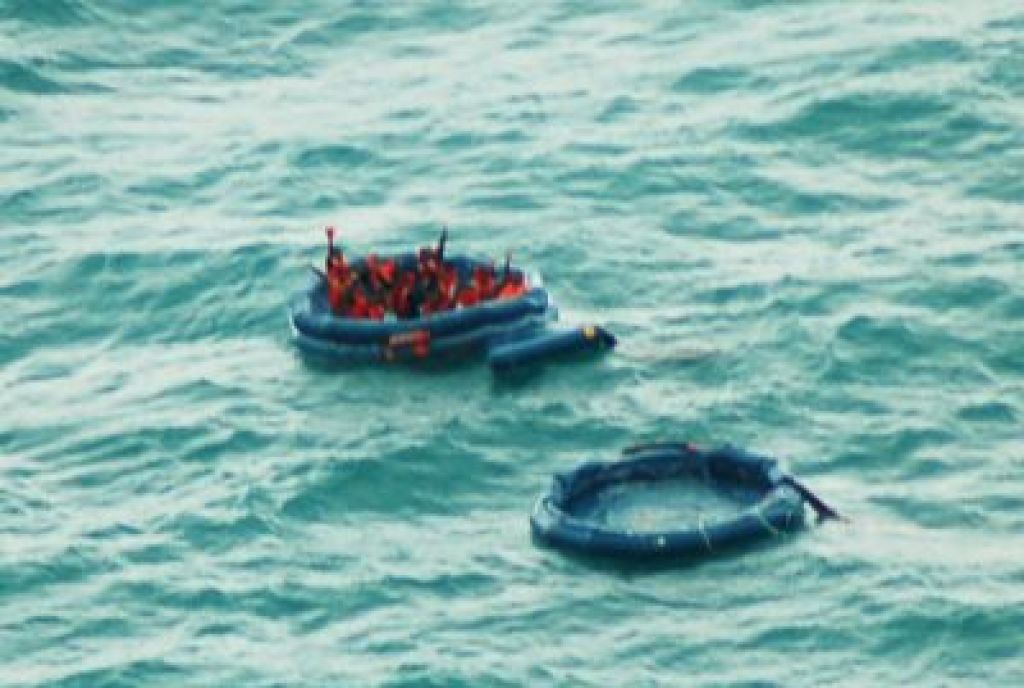 Po nesreči indonezijskega trajekta našli še 12 preživelih