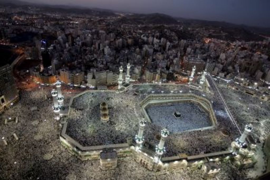 Milijoni vernikov romajo v Meko