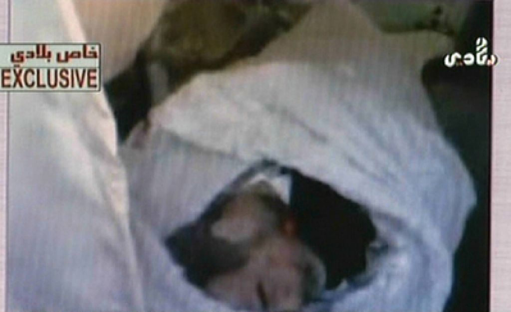 Na spletu novi posnetki Huseinovega trupla