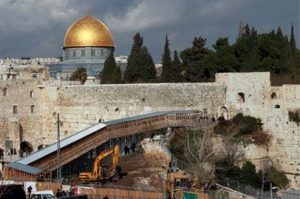 Gradnja okoli mošeje razburila Palestince
