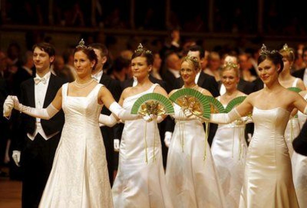 Zvezdi opernega plesa Ana Netrebko in Paris Hilton