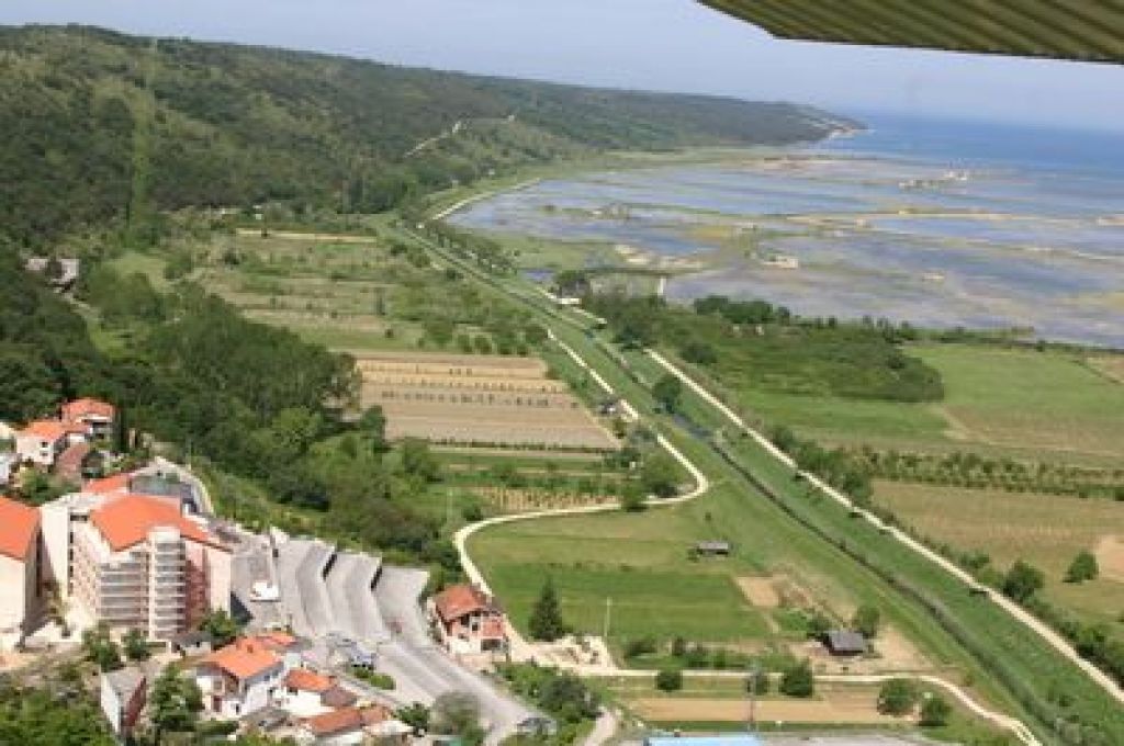 Hrvaška prodaja slovensko zemljo