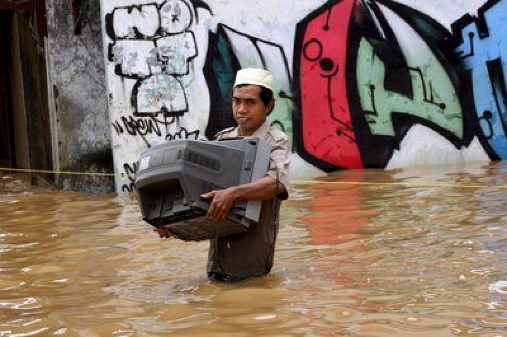 Poplave v Džakarti terjale že 29 žrtev