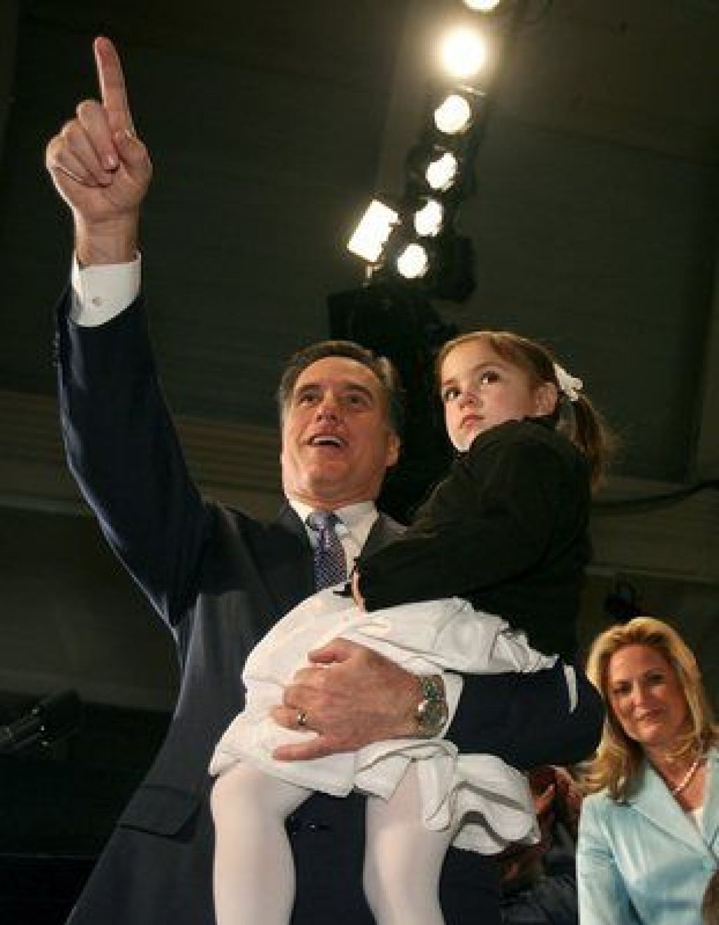 V bitko za ameriški predsedniški stolček vstopil Mitt Romney