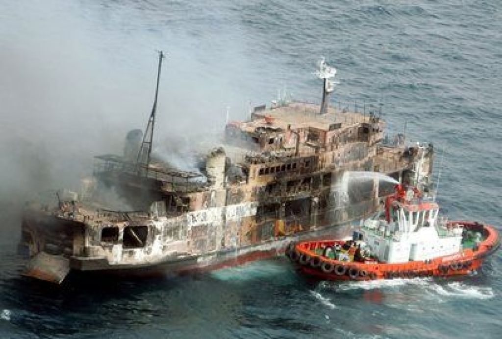 Petnajst mrtvih v požaru na trajektu