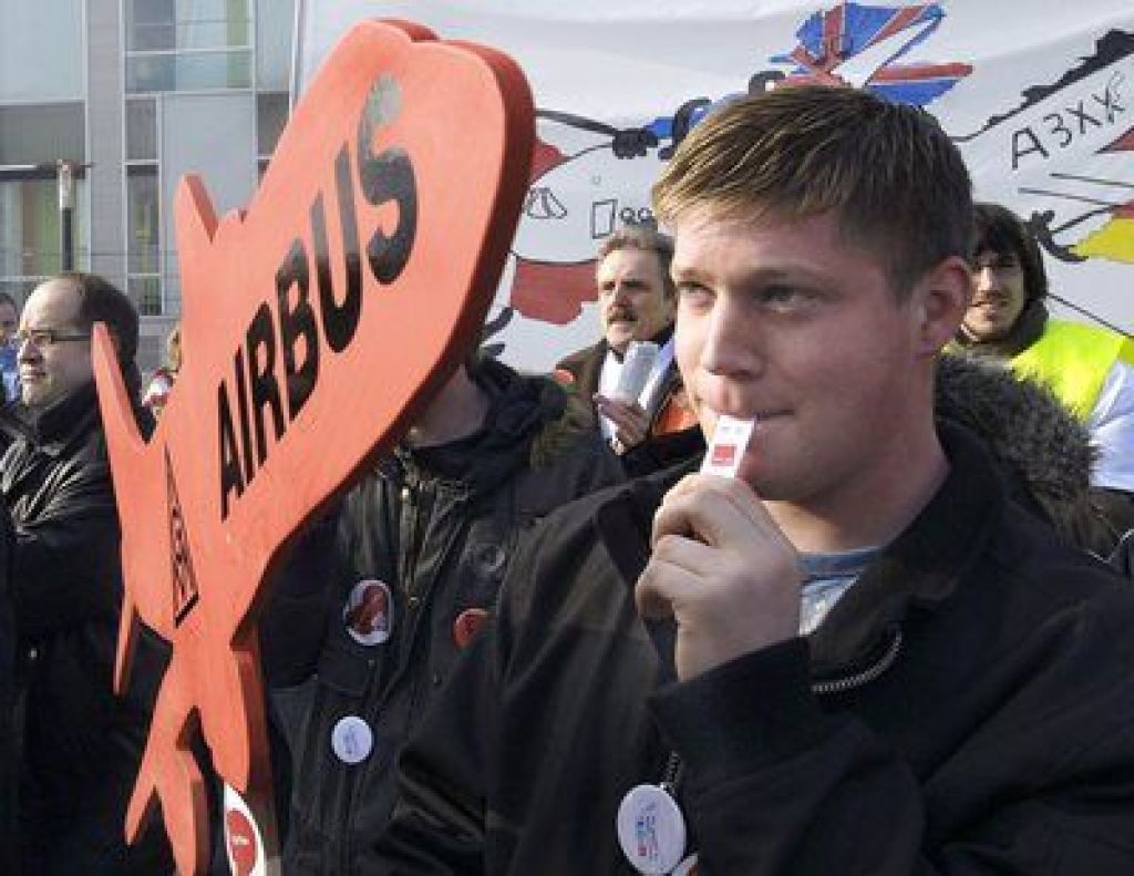 Na tisoče Airbusovih zaposlenih protestira proti odpuščanju