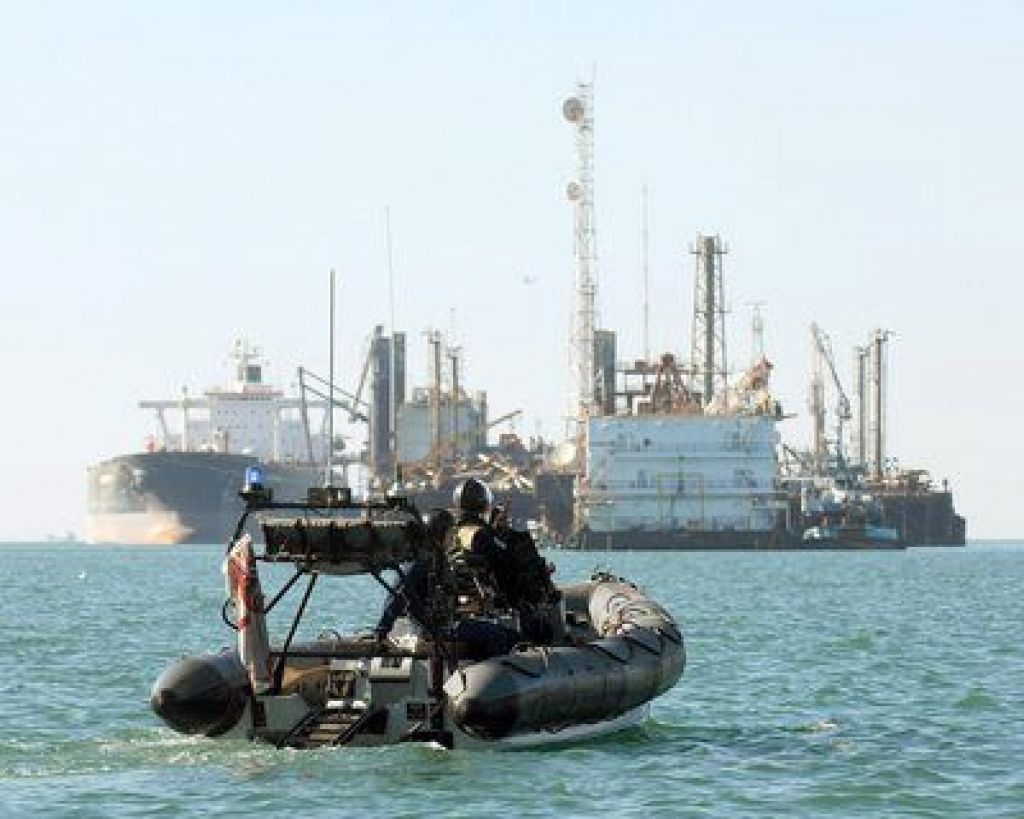 Teheran zavrnil stik z zajetimi mornarji