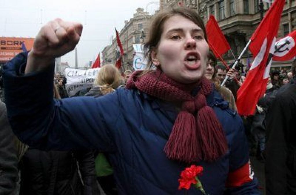 Na protestih v Sankt Peterburgu izbruhnili spopadi