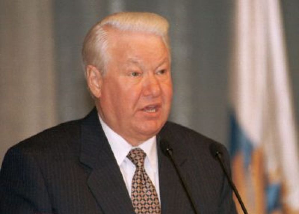 Obveščevalna služba na pomoč vinjenemu Jelcinu