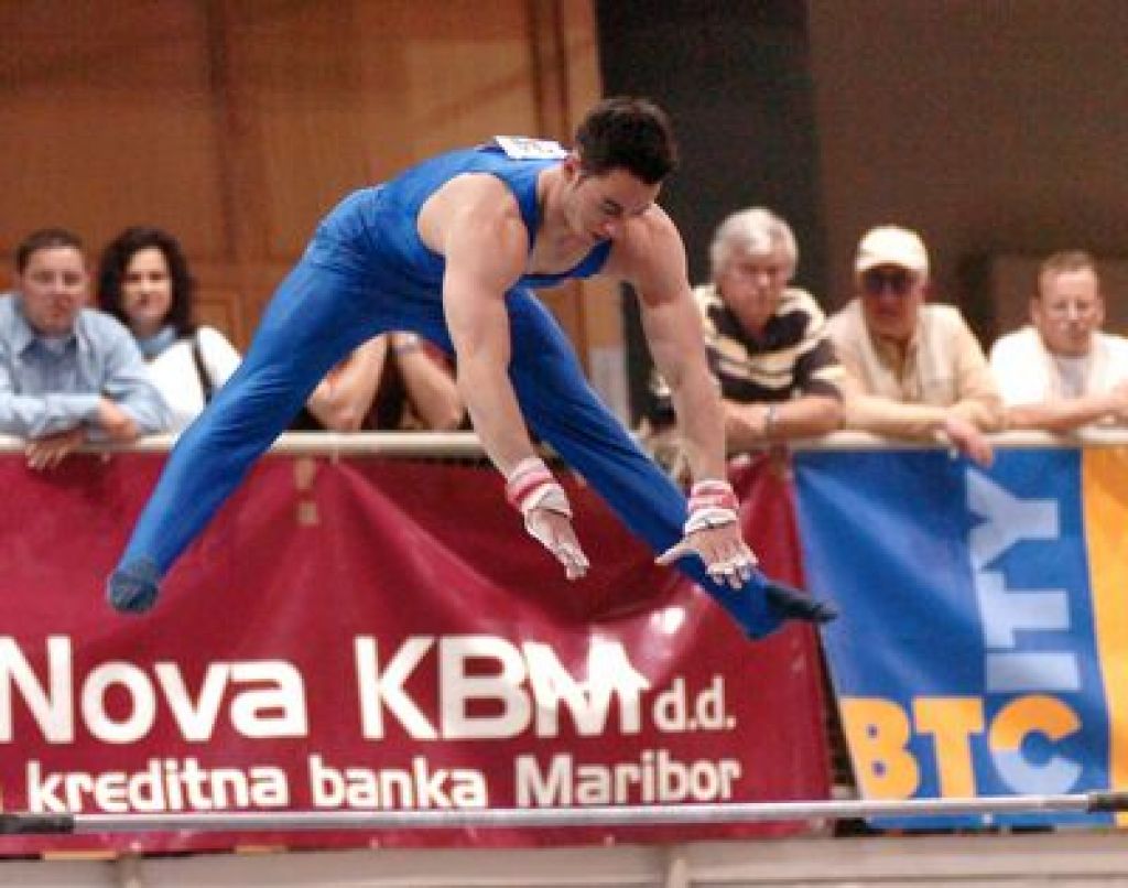 Dimic spet na stopničkah