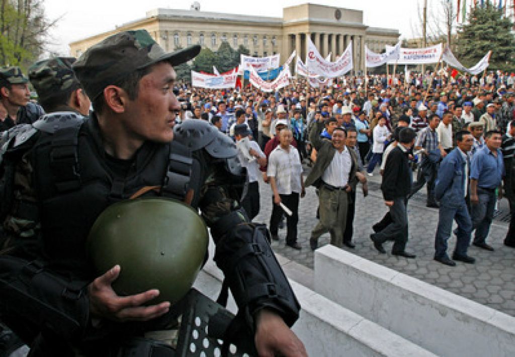 Protesti v Kirgizistanu se nadaljujejo