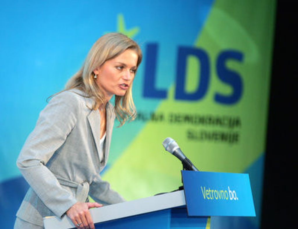 Kresalova odstopila, LDS ostaja v vladi
