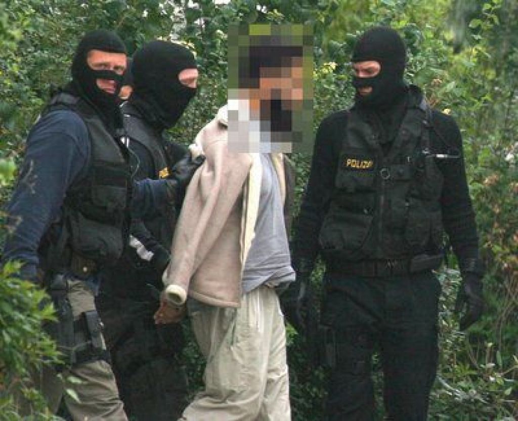 Raziskovalca Cerna prijeli zaradi suma povezav z Al Kaido
