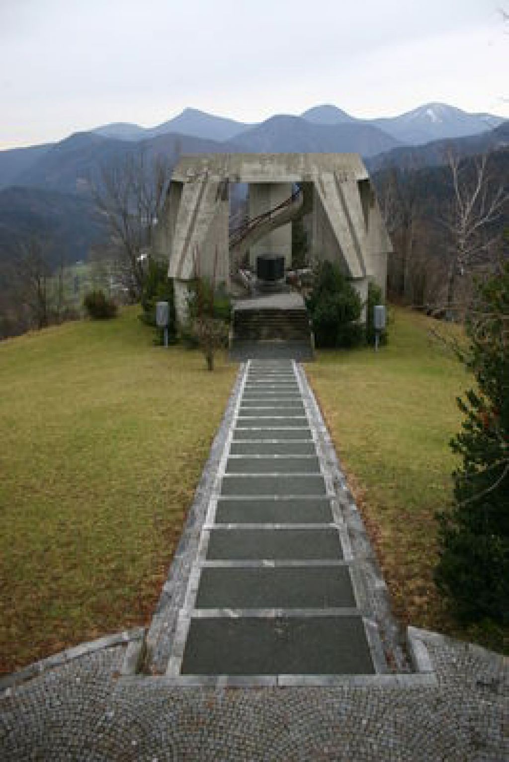 Bitke v Dražgošah se je spomnila množica ljudi