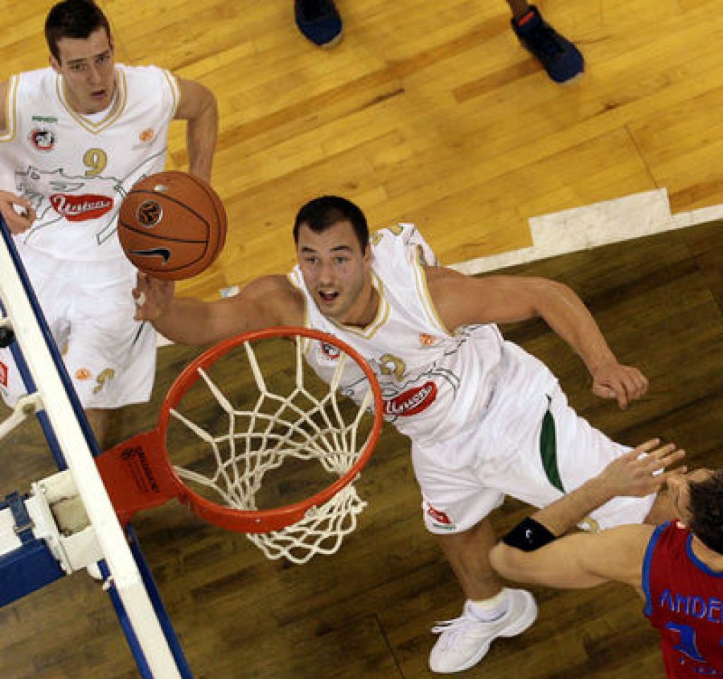 Olimpija leto 2009 začela s porazom