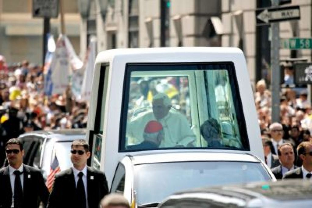 Benedikt XVI. v laični deželi